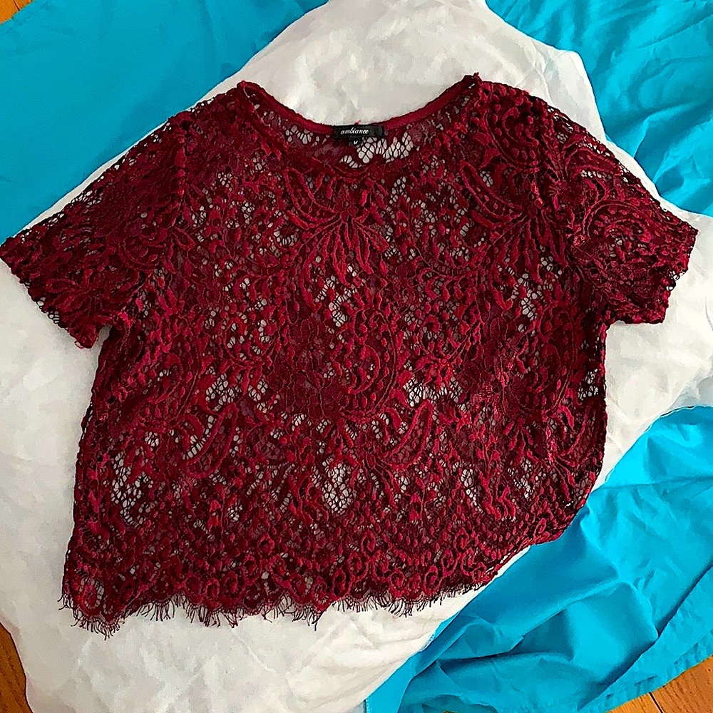Size M lace crop top
